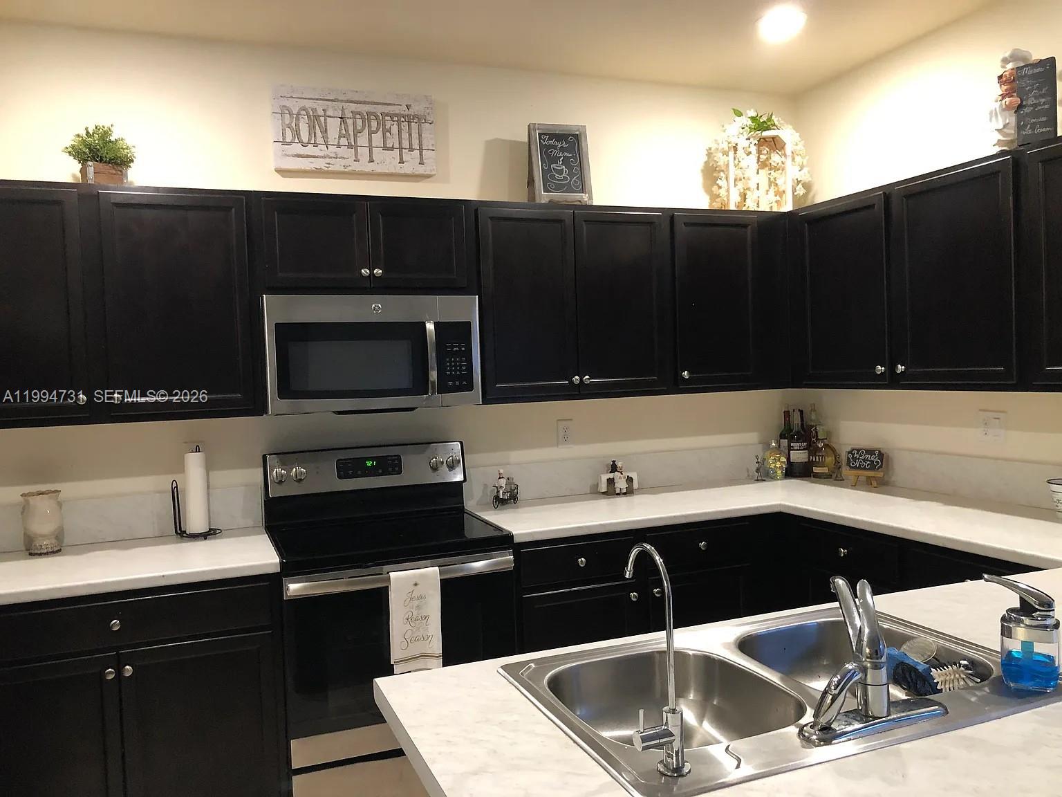 COCO PALM ESTATES - Residential Lease