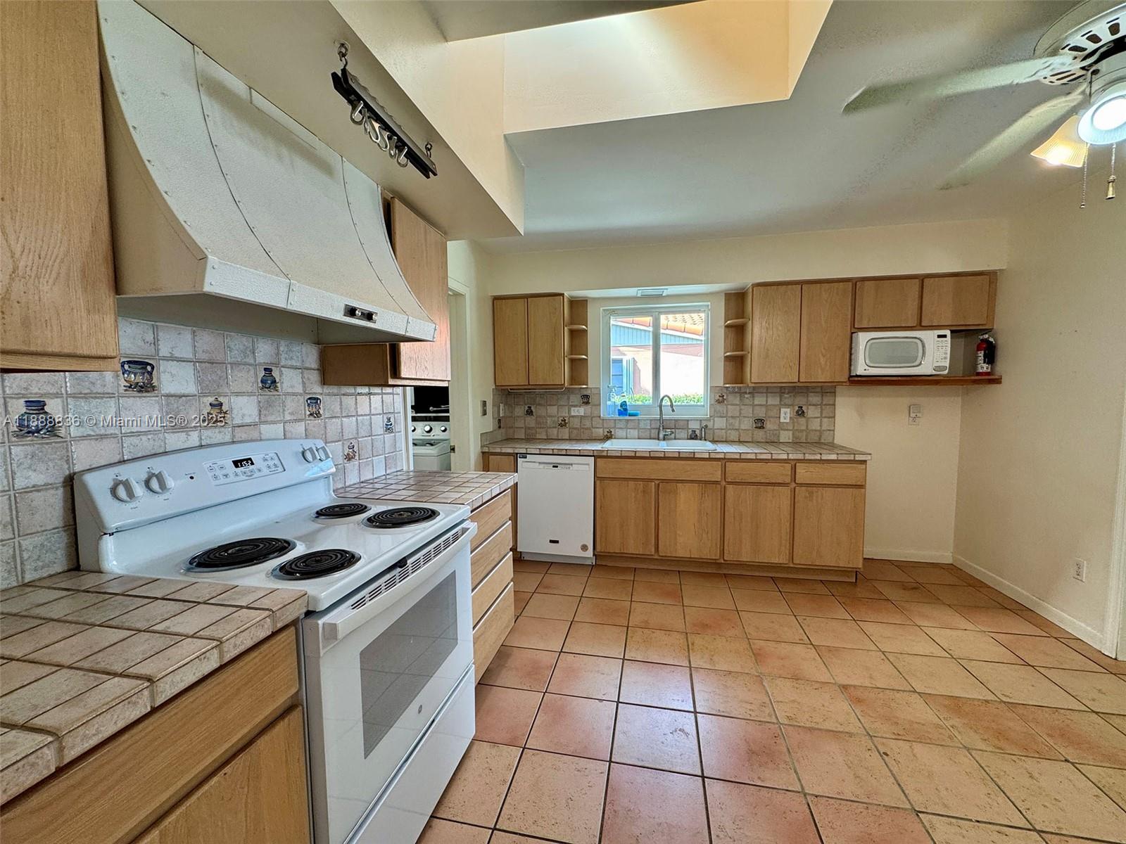 HEFTLER HOMES SUNSET PARK - Residential