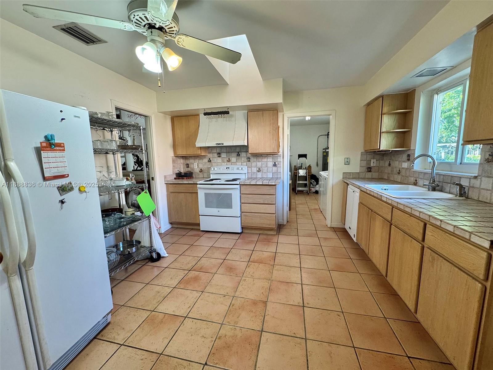 HEFTLER HOMES SUNSET PARK - Residential