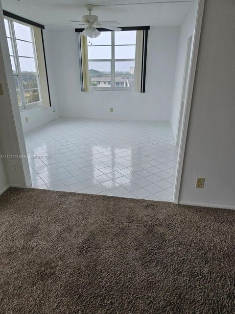 575 Oaks Ln 701 Pompano Beach FL 33069