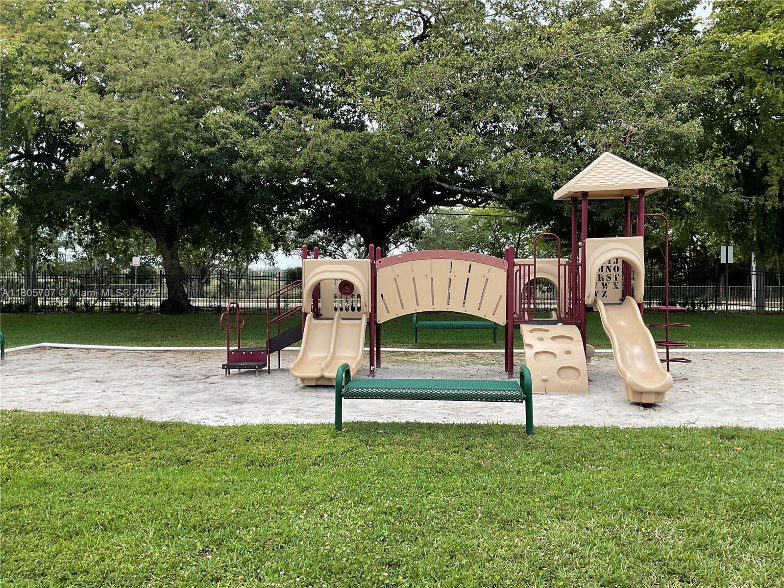 FAIRWAY GREENS CONDO HOME - Residential