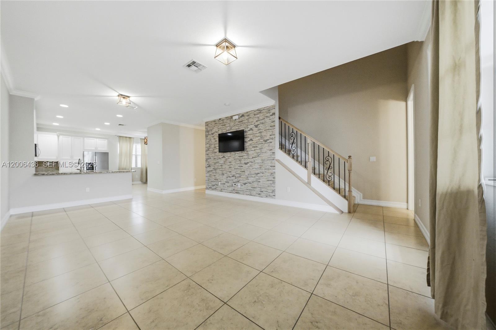 PEMBROKE LAKES SOUTH - Residential