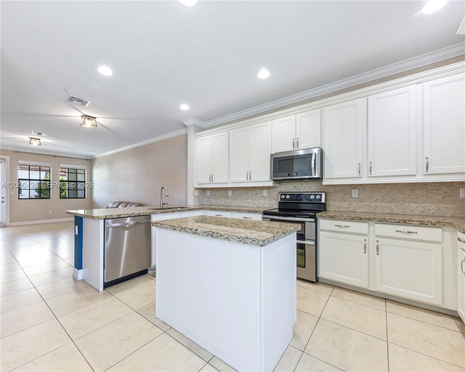 PEMBROKE LAKES SOUTH - Residential