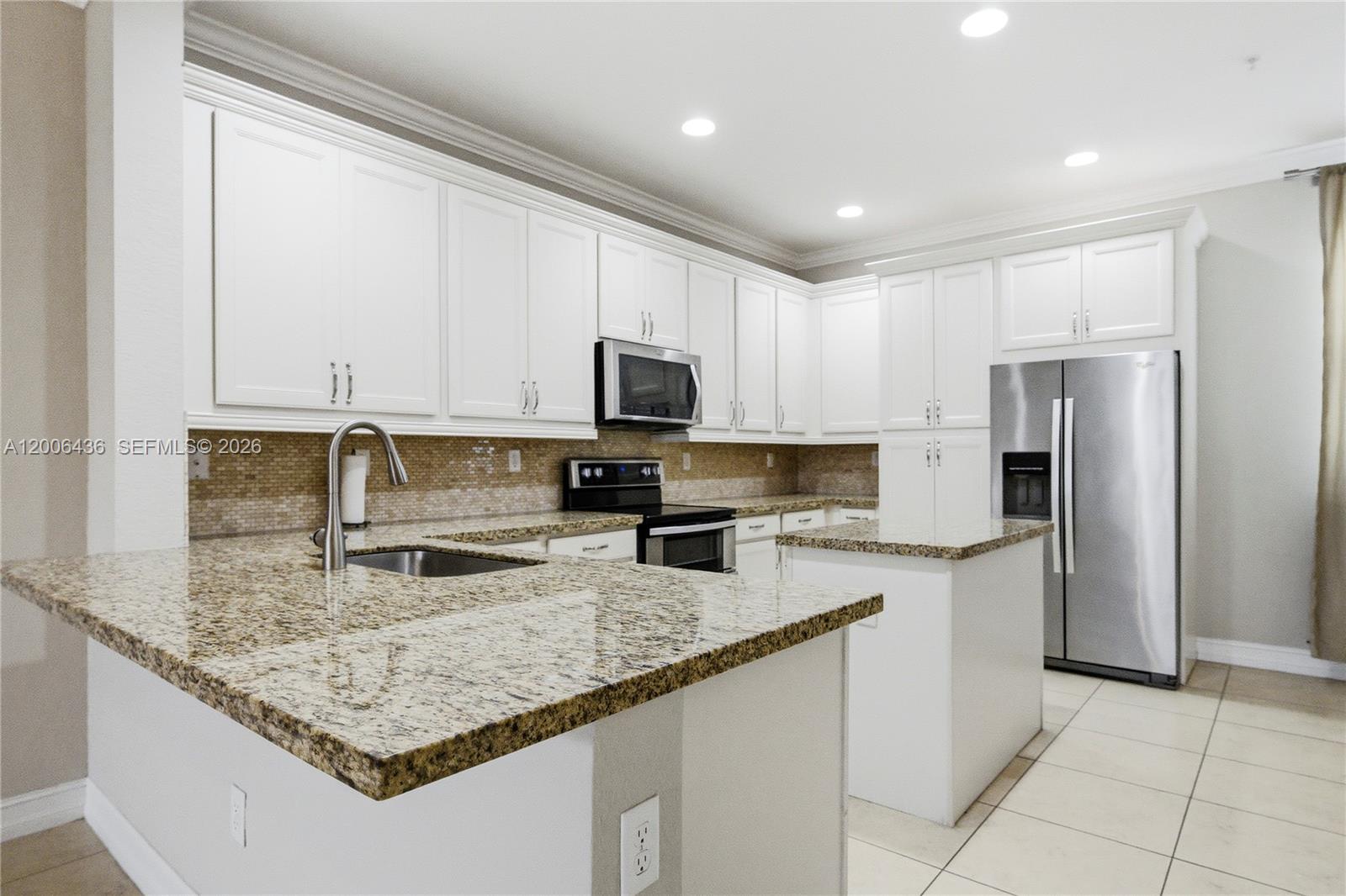 PEMBROKE LAKES SOUTH - Residential