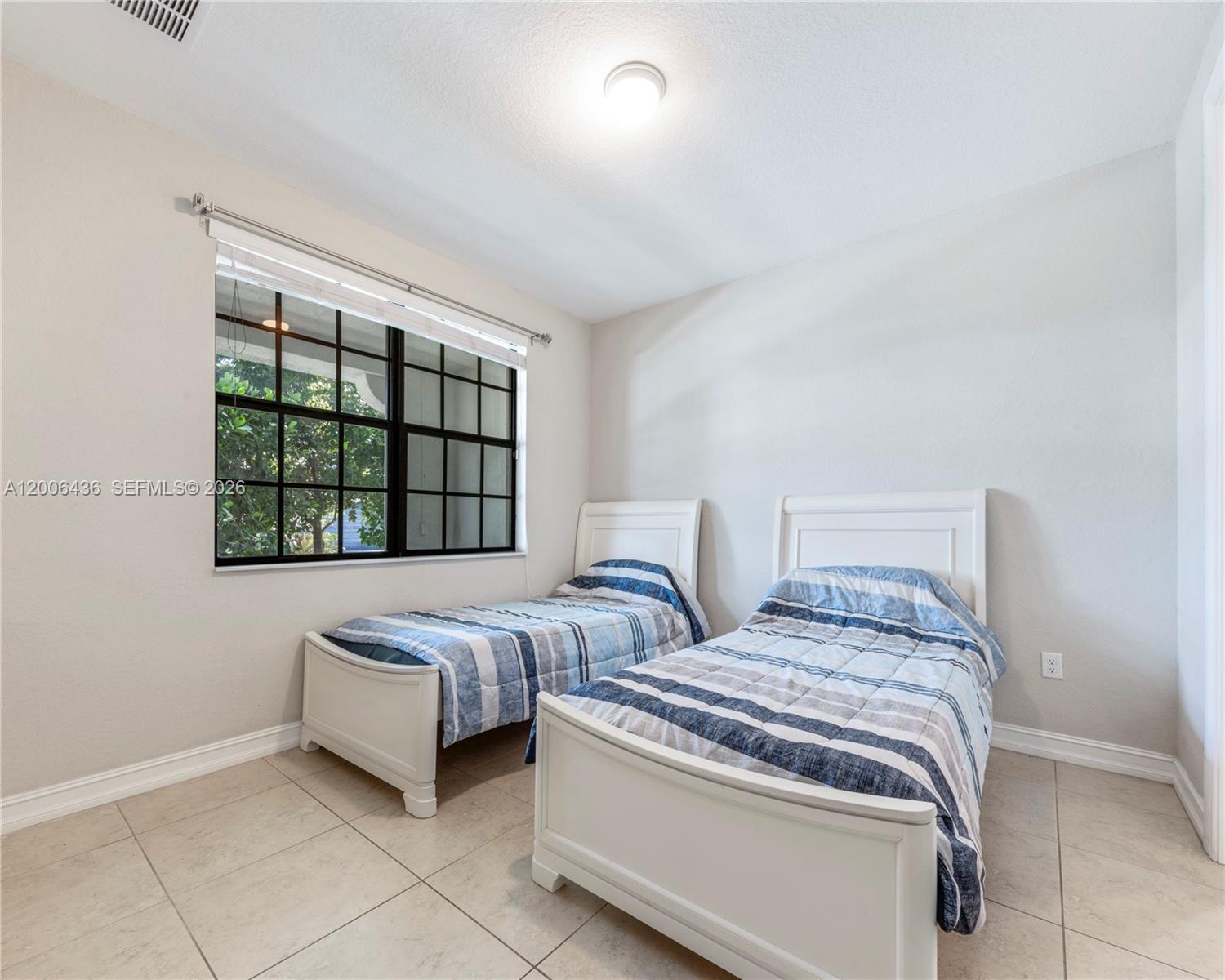 PEMBROKE LAKES SOUTH - Residential