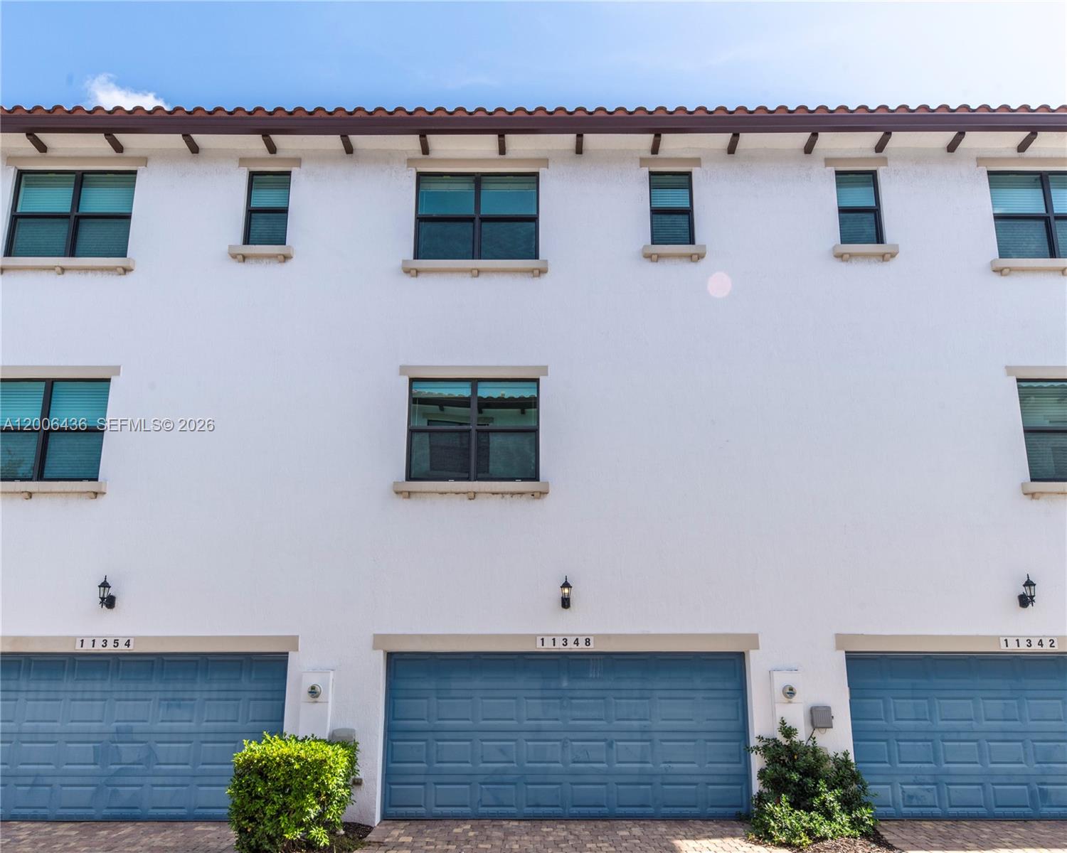 PEMBROKE LAKES SOUTH - Residential