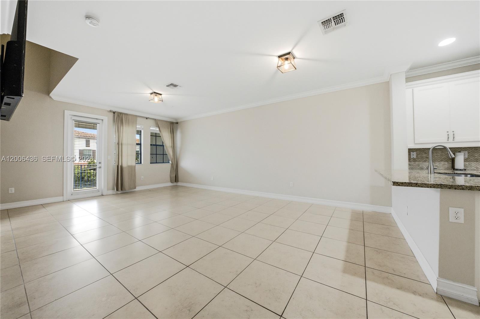 PEMBROKE LAKES SOUTH - Residential