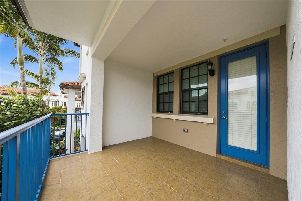 Photo of 11348 SW 14th St, Pembroke Pines, FL 33025 (MLS # A12006436)