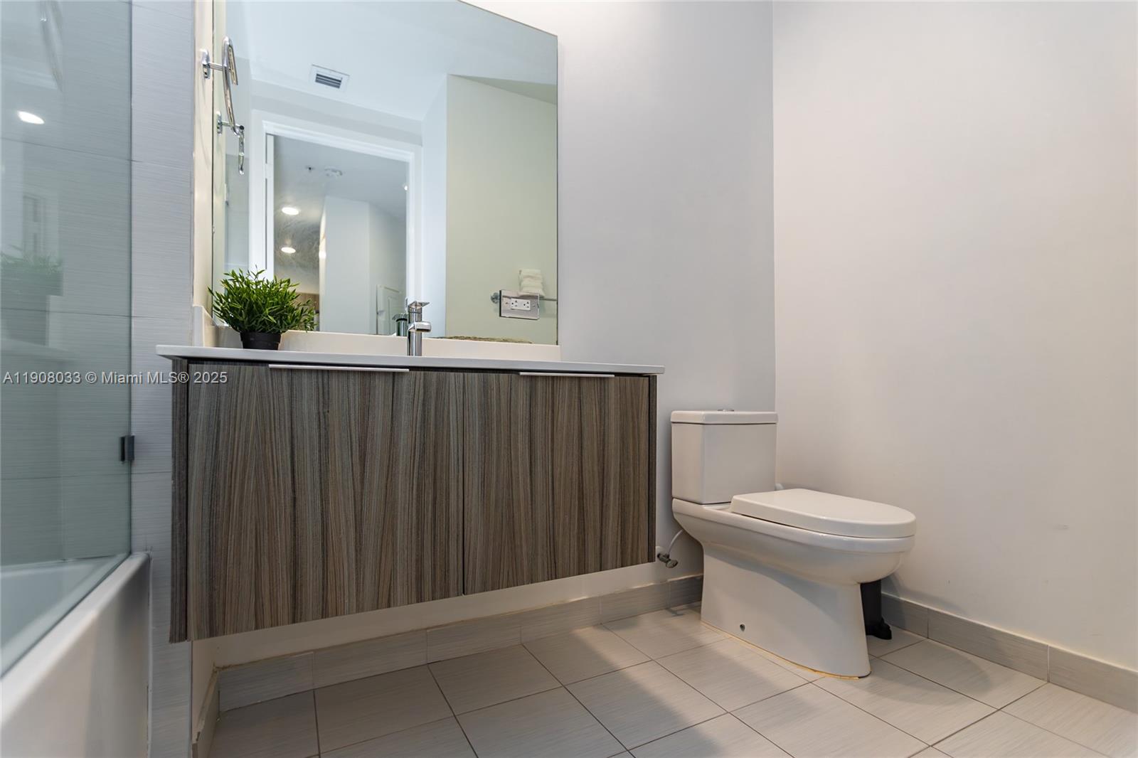 LANDMARK AT DORAL CONDO N - Residential Lease