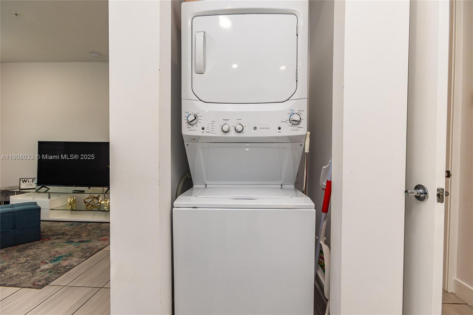 LANDMARK AT DORAL CONDO N - Residential Lease