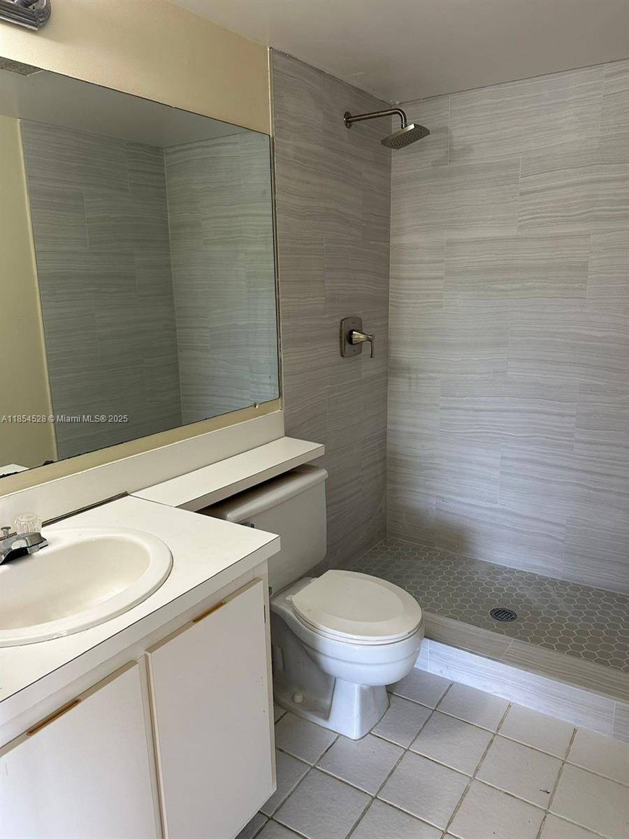 GREAT OPPORTUNITY PRICE REDUCED, OFFERS WILL BE CONSIDERED!! Spacious 2 bedroom, 2 bath condo in Palm Club. Very close to downtown and the beaches of West Palm Beach. Excellent amenities and surroundings: pool, walking/jogging paths, tennis courts, clubhouse. A/C new. The property needs painting. Dont miss this opportunity. Water, sewer and basic cable are included in the maintenance fee. Easy access to the gated community.