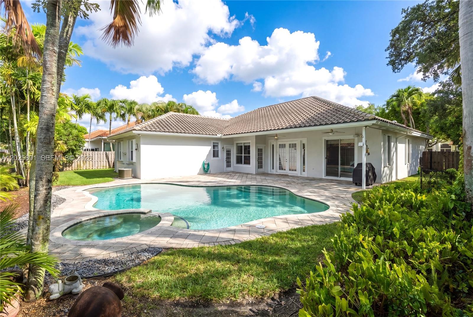 PEMBROKE FALLS - Residential