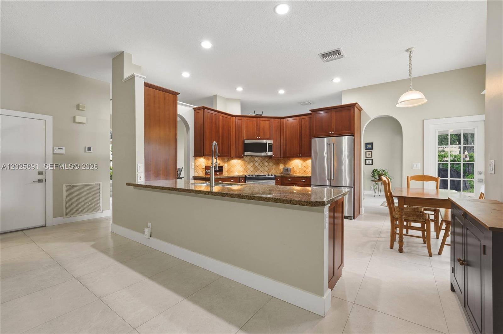 PEMBROKE FALLS - Residential