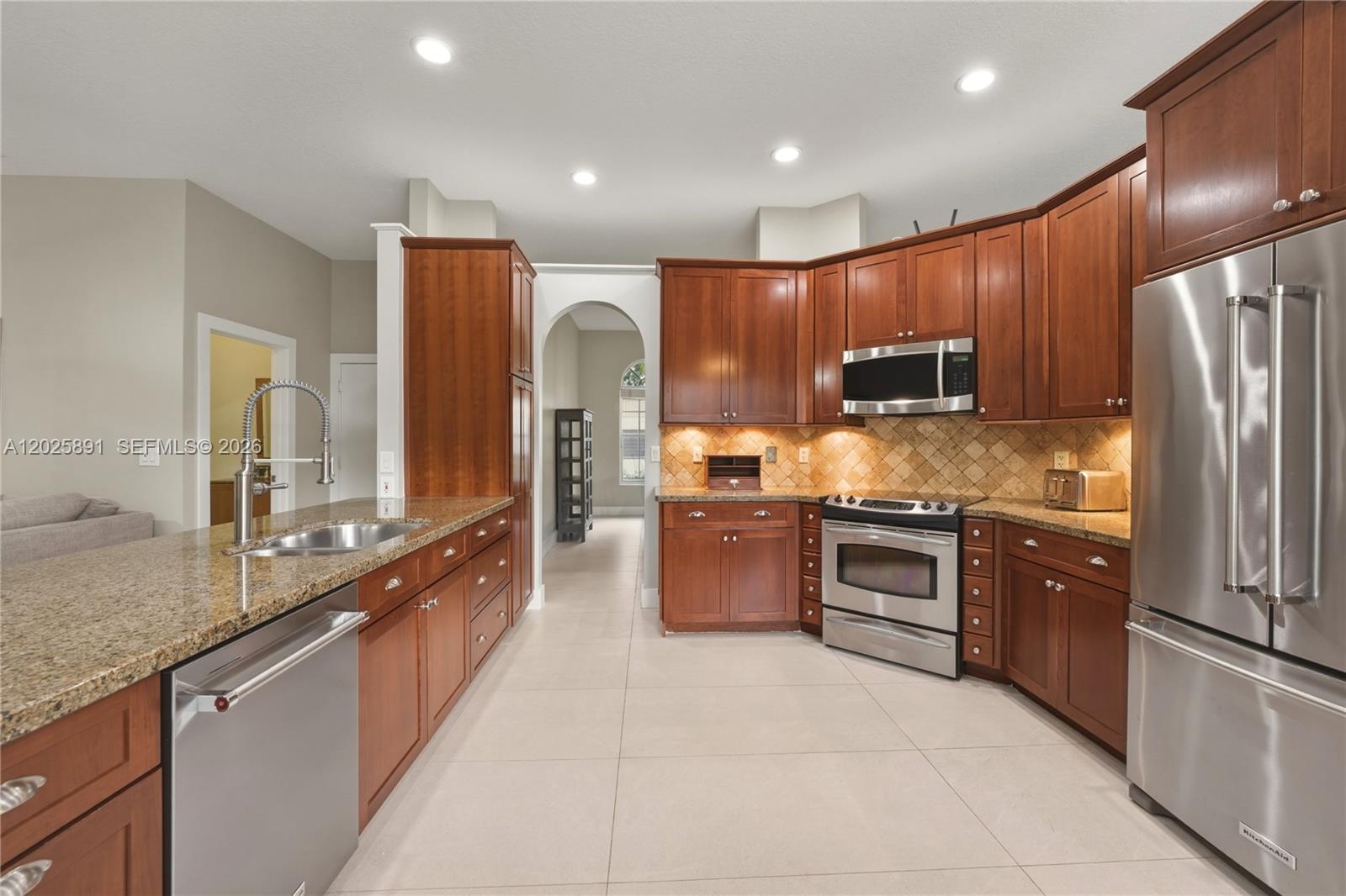 PEMBROKE FALLS - Residential