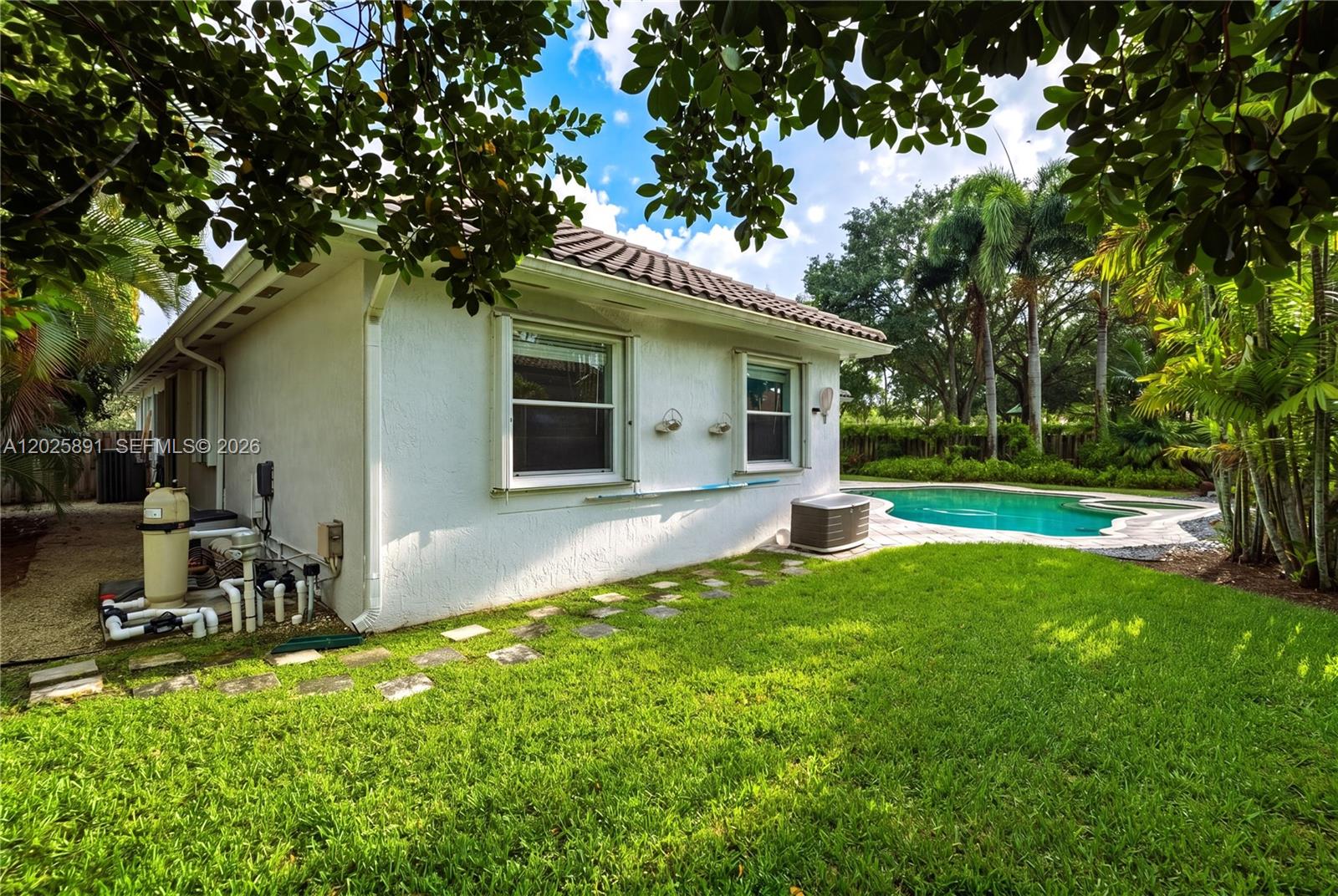 PEMBROKE FALLS - Residential