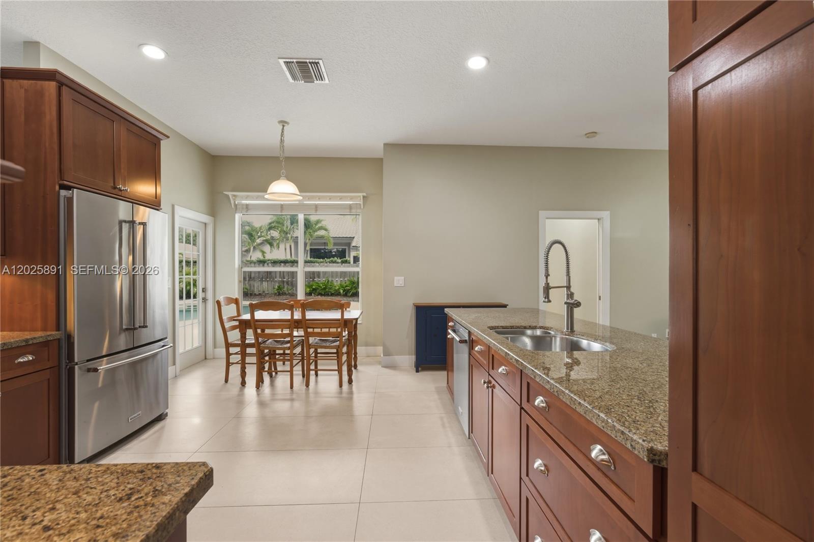 PEMBROKE FALLS - Residential