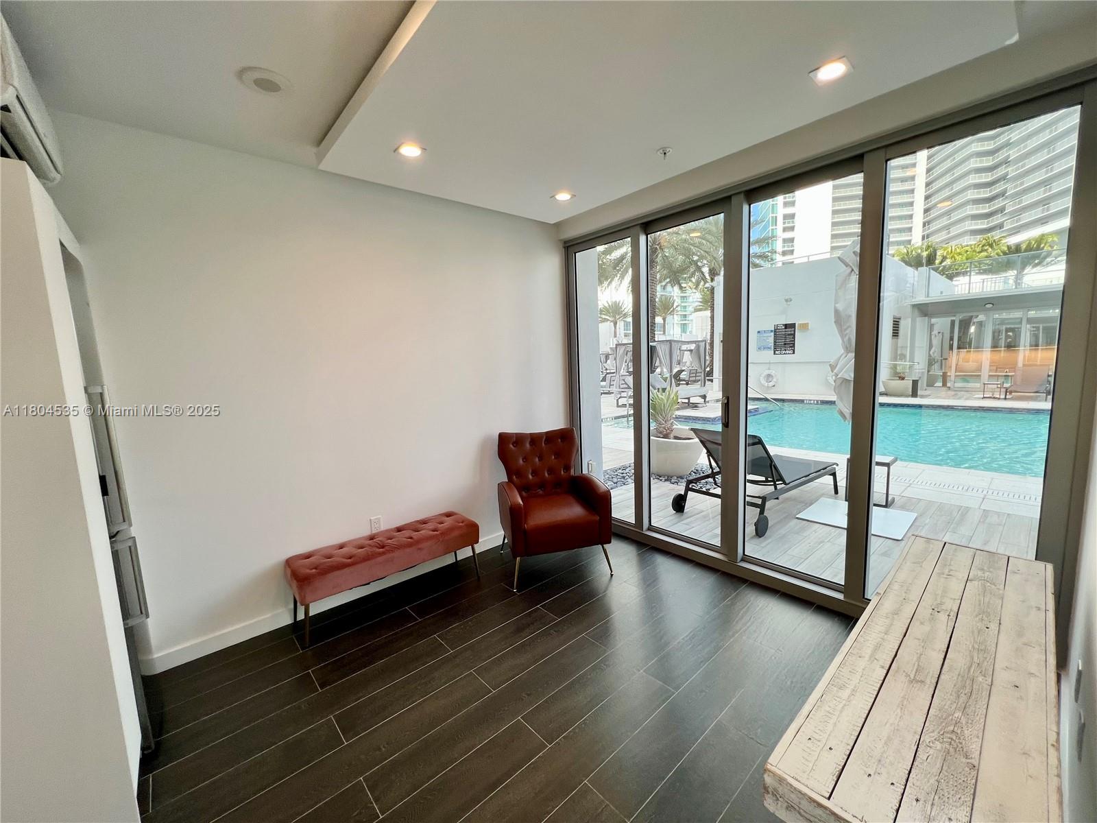 PARAMOUNT MIAMI WORLDCENT - Residential