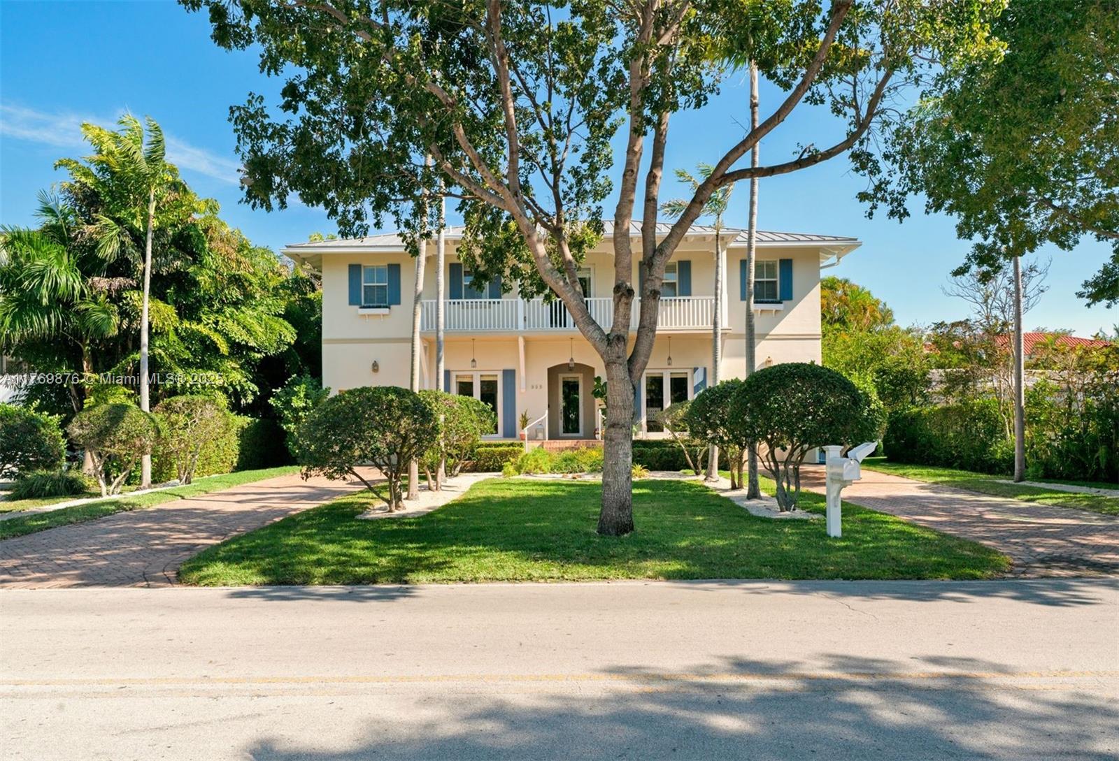 325 Harbor Dr