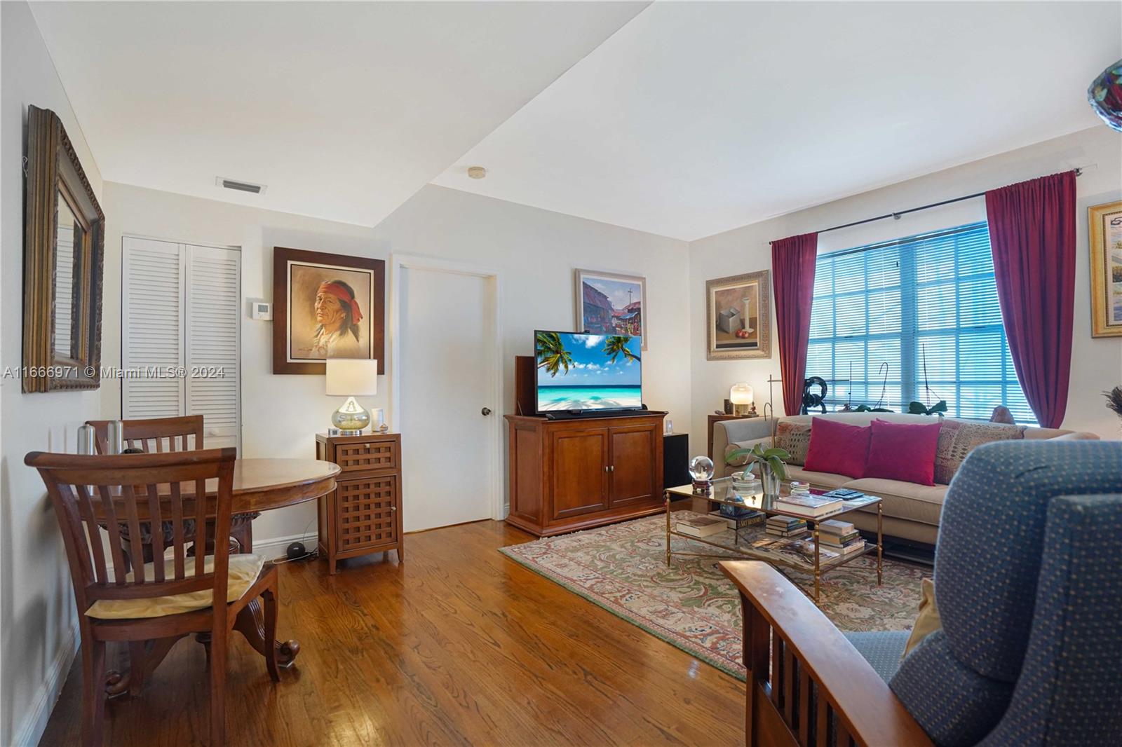 THE FLAMINGO CONDO - Residential
