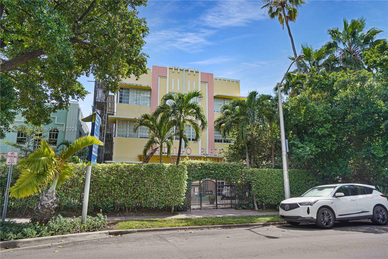 THE FLAMINGO CONDO - Residential