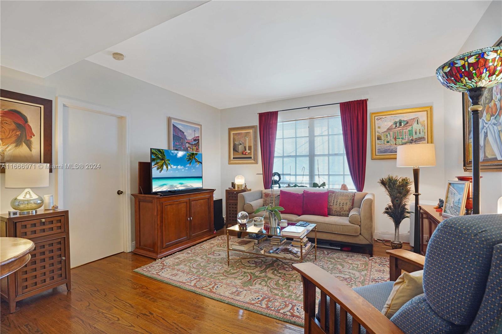 THE FLAMINGO CONDO - Residential
