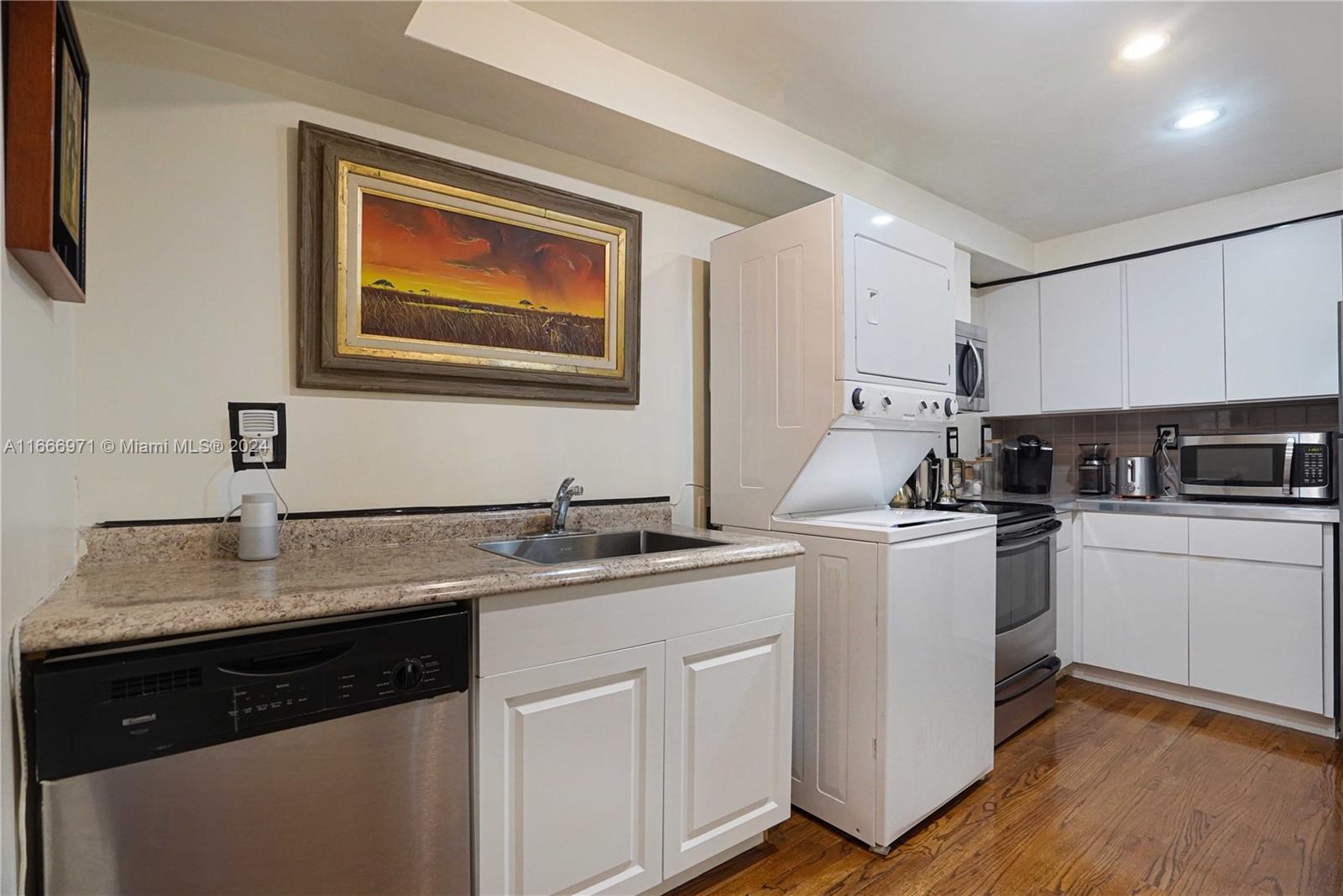 THE FLAMINGO CONDO - Residential