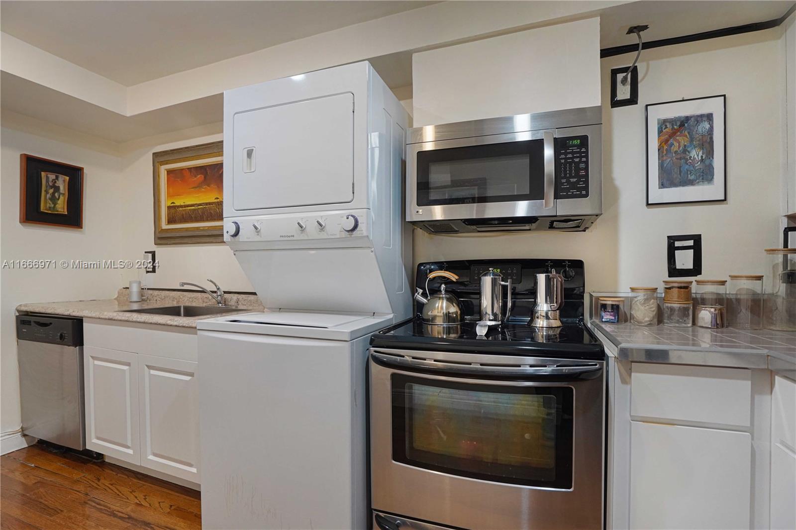 THE FLAMINGO CONDO - Residential