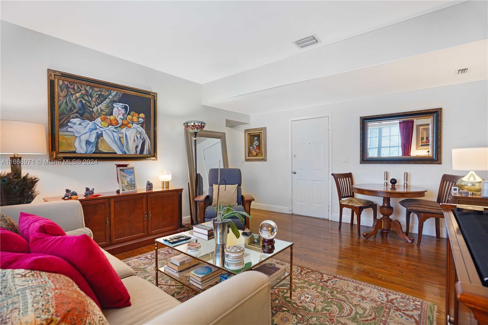 THE FLAMINGO CONDO - Residential
