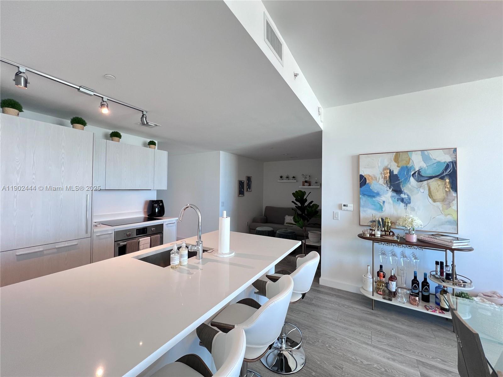 PARAISO BAYVIEWS CONDO - Residential Lease