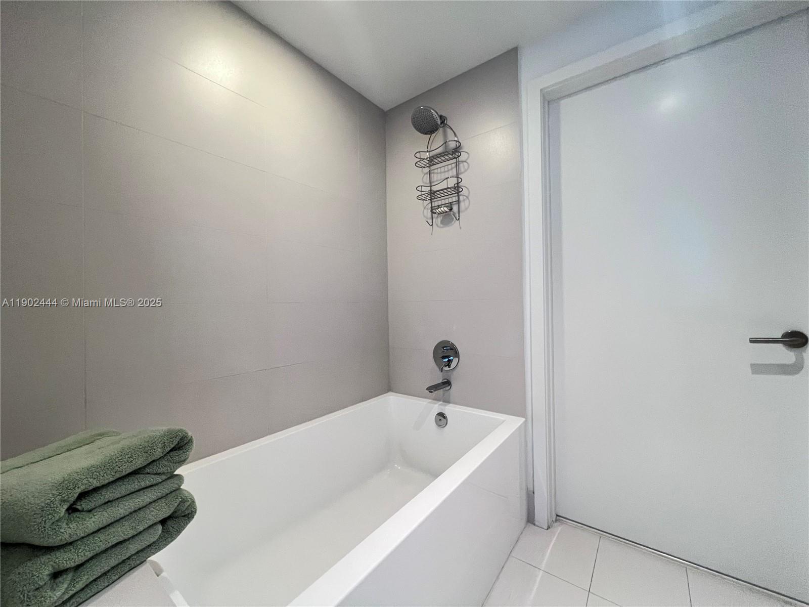 PARAISO BAYVIEWS CONDO - Residential Lease