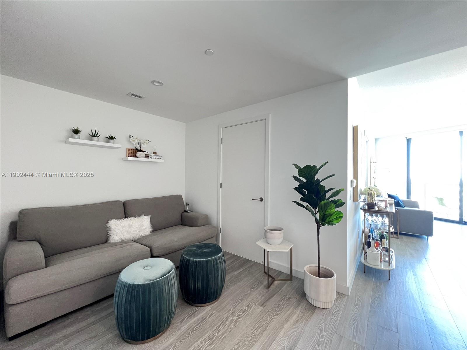 PARAISO BAYVIEWS CONDO - Residential Lease