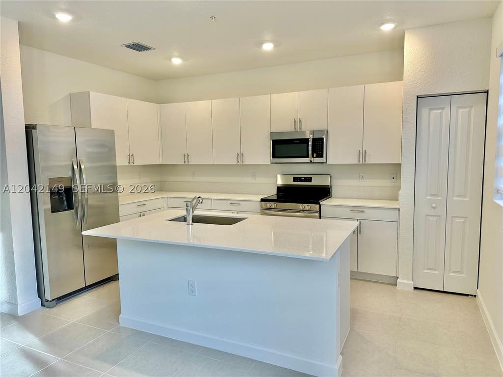 Photo of 114 SW 184th Pl #114, Pembroke Pines, FL 33029 (MLS # A12042149)