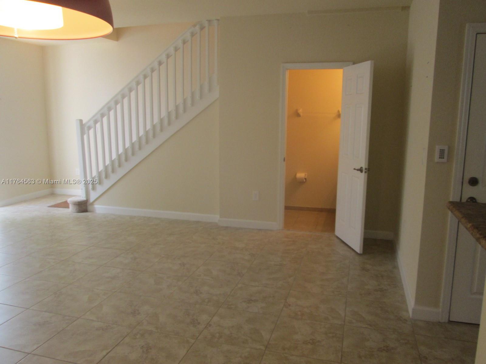 KENDALL COMMONS RESIDENTI - Residential