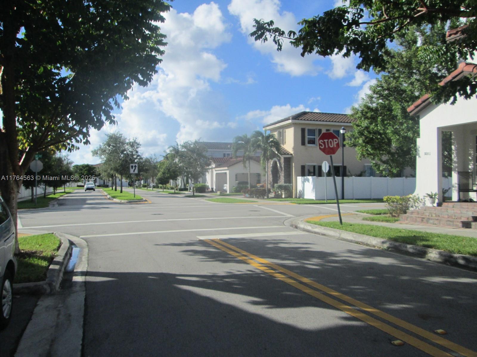 KENDALL COMMONS RESIDENTI - Residential