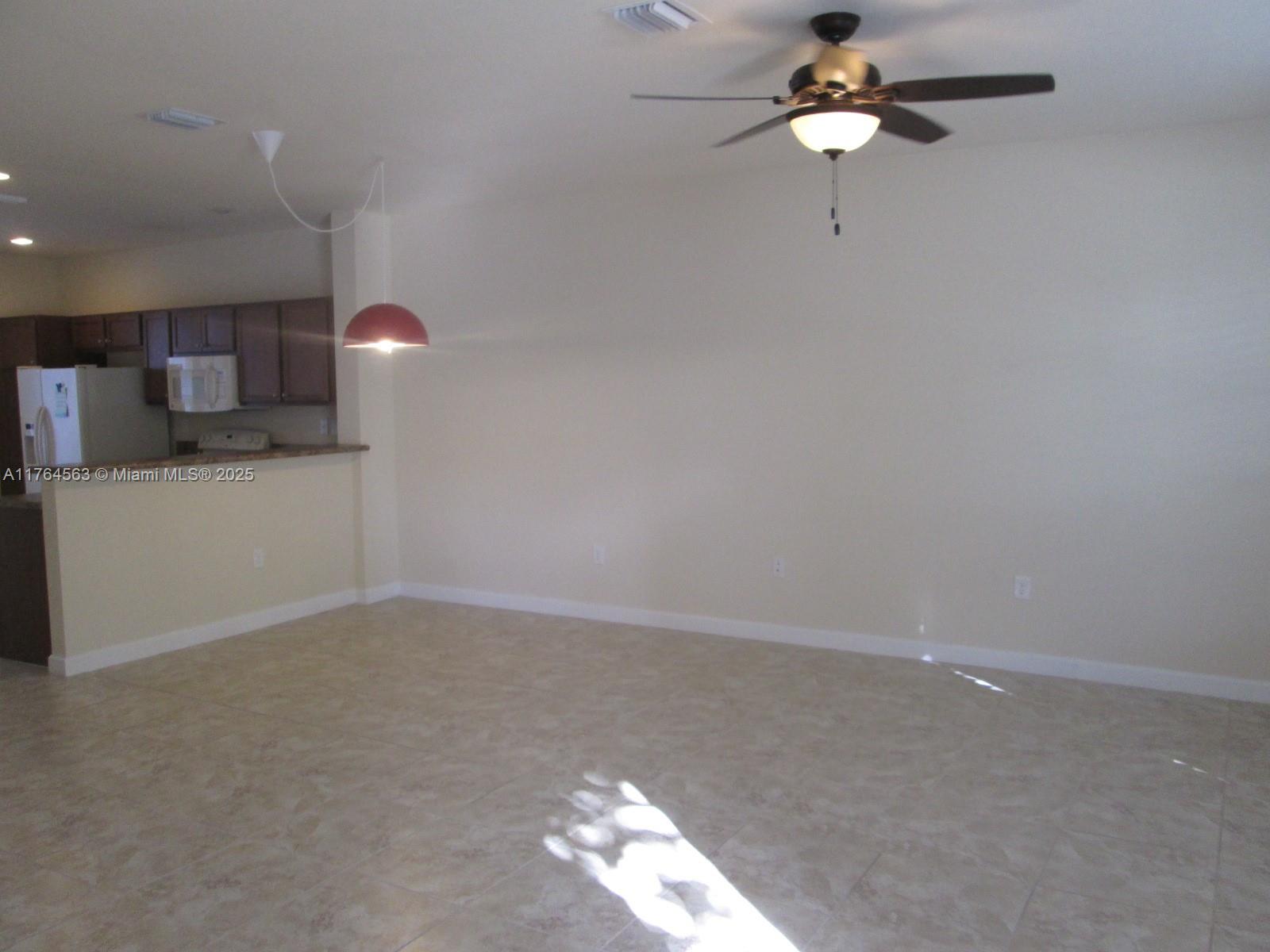 KENDALL COMMONS RESIDENTI - Residential