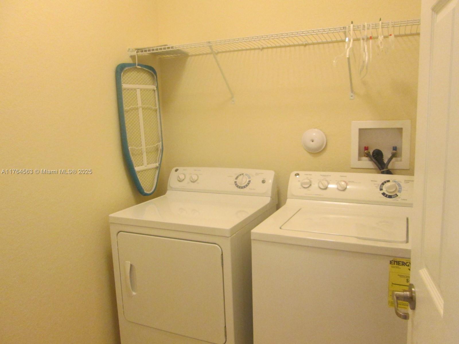KENDALL COMMONS RESIDENTI - Residential