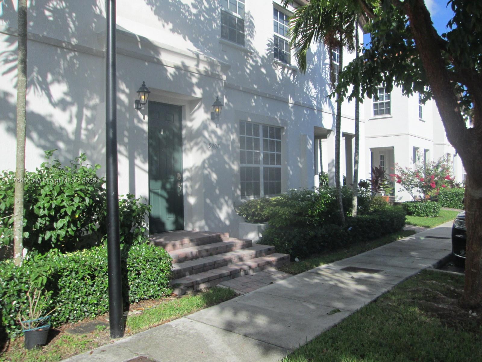 KENDALL COMMONS RESIDENTI - Residential