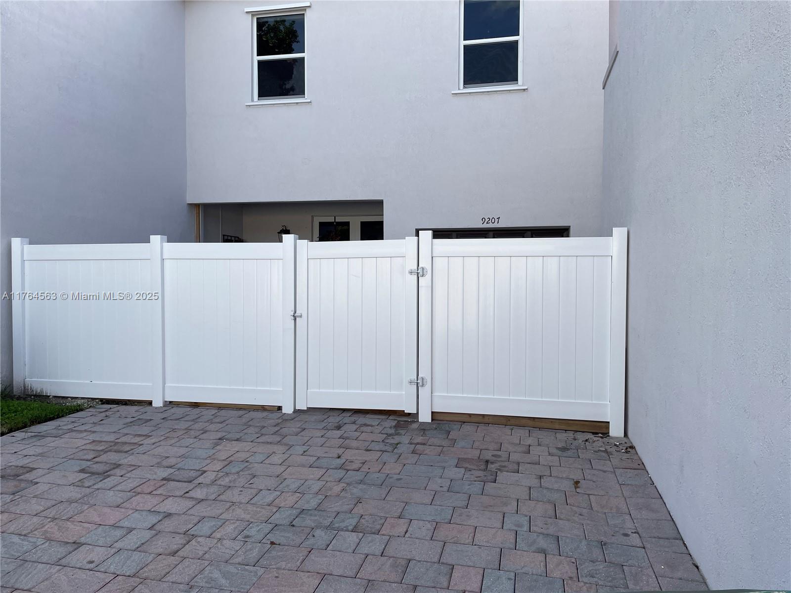 KENDALL COMMONS RESIDENTI - Residential