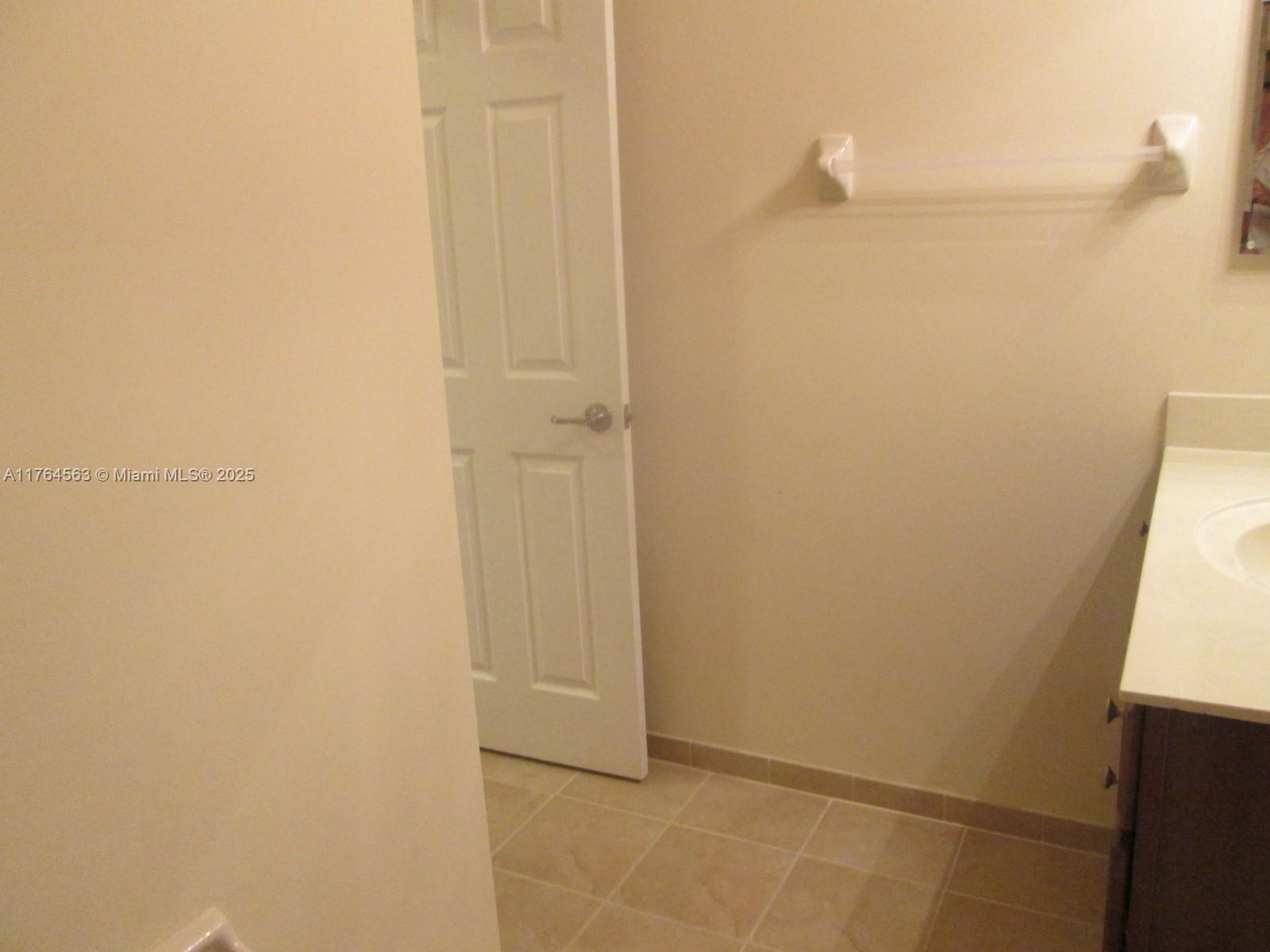 KENDALL COMMONS RESIDENTI - Residential