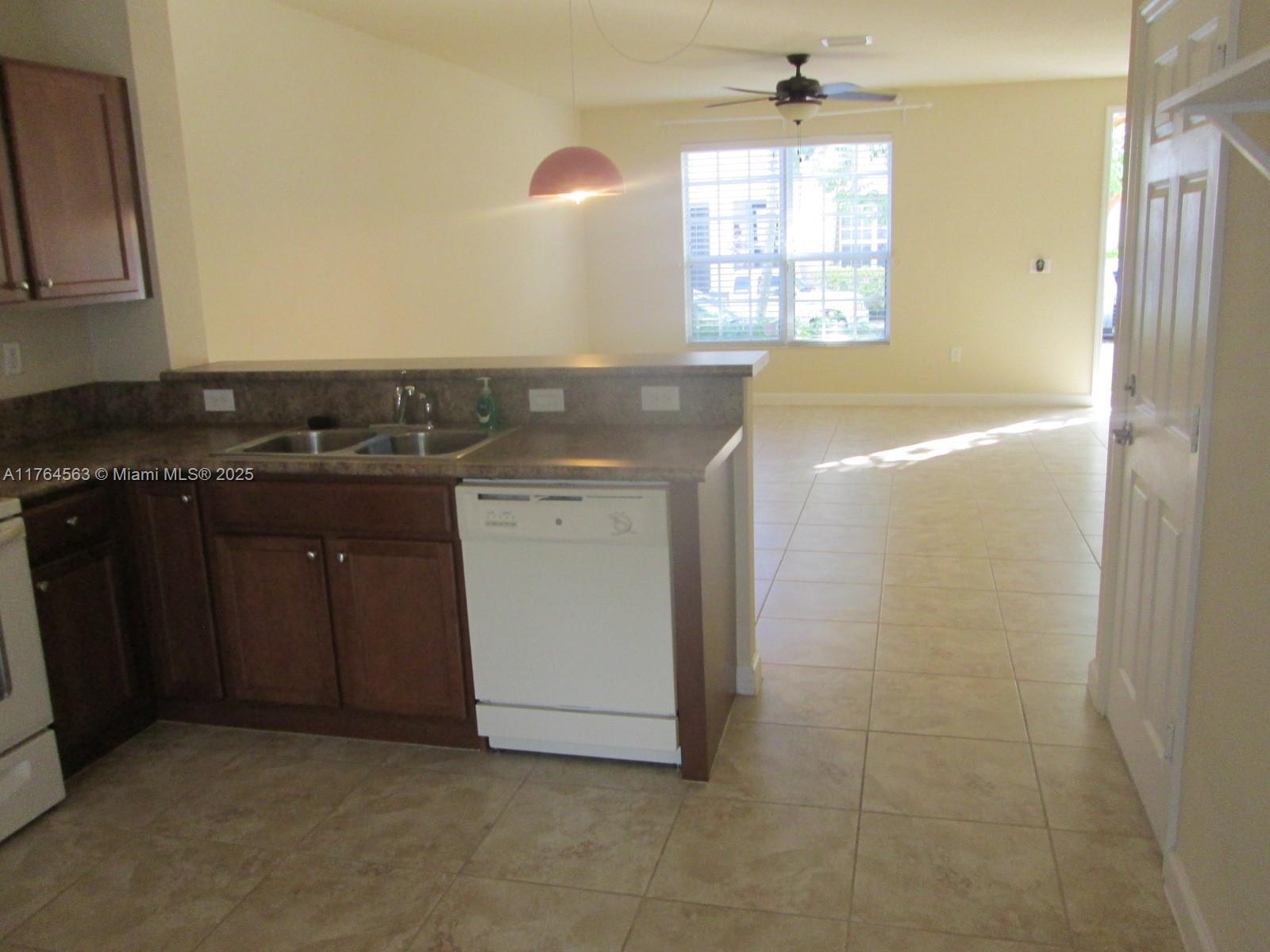 KENDALL COMMONS RESIDENTI - Residential
