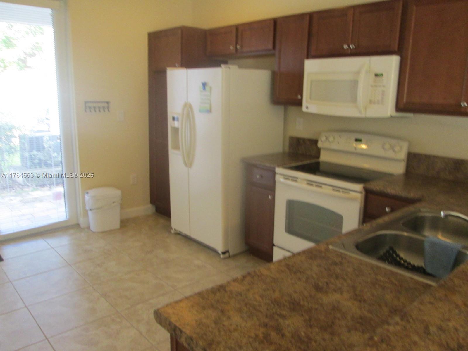 KENDALL COMMONS RESIDENTI - Residential