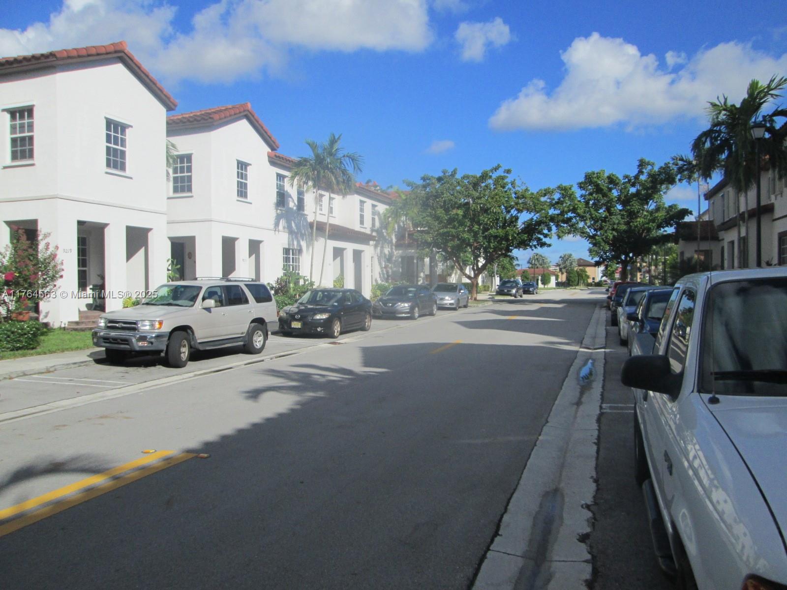 KENDALL COMMONS RESIDENTI - Residential