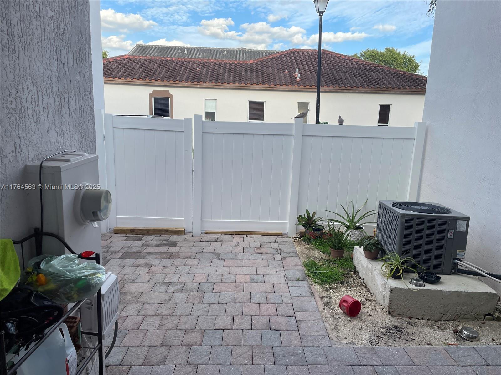 KENDALL COMMONS RESIDENTI - Residential