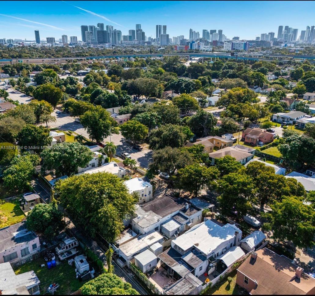 913 Nw 46th St, Miami, Broward County, Florida - 4 Bedrooms  
4 Bathrooms - 
