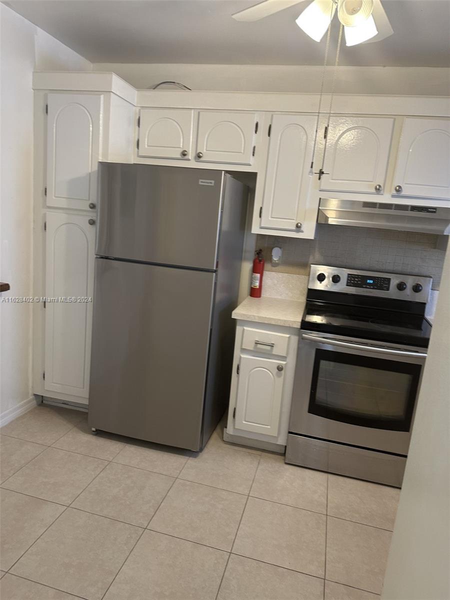 HOLLYBROOK GOLF - Residential Lease