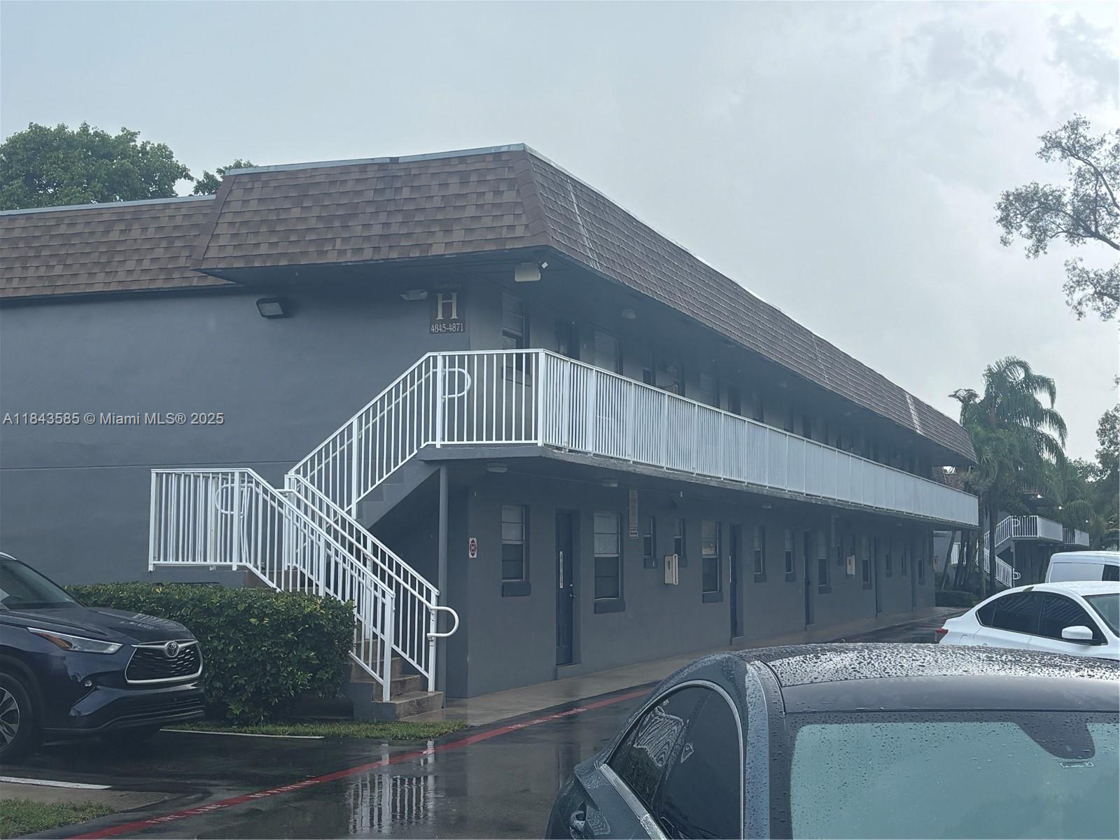 Beautiful upgrade 1 bedroom / 1 bathroom condo, all tile flooring in the open layout. Equipped with a washer and dryer, and comfortable living-dining areas. One assigned parking plus guest parking. Access to community amenities such as a tennis court, pool, and playground. Conveniently located near the Turnpike and major expressway, the association application is required prior to moving in. The property is ready to move.