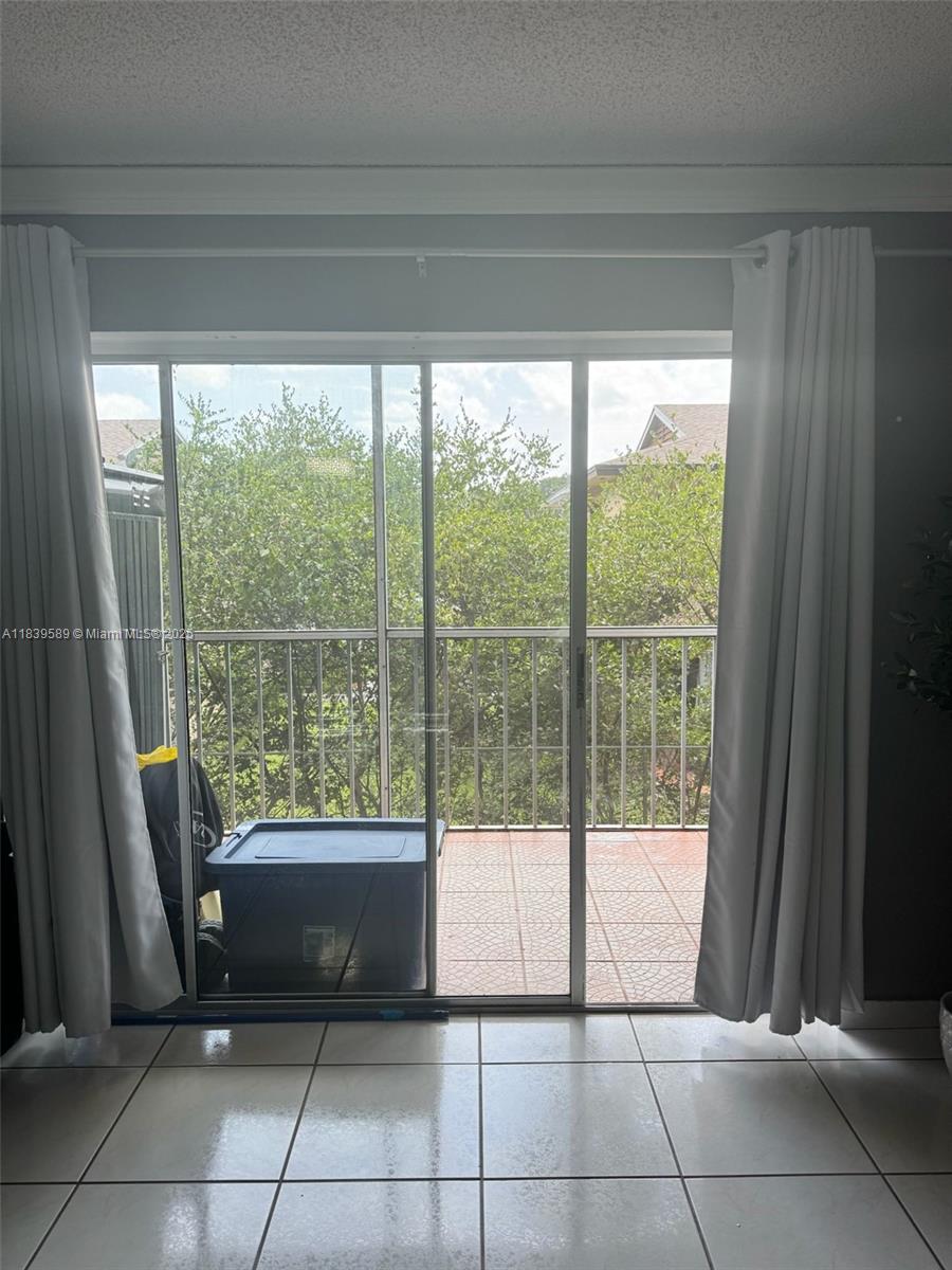 COUNTRY LANE CONDO - Residential