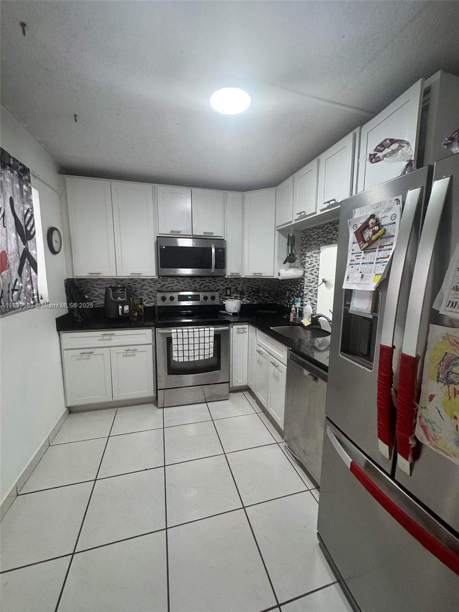 COUNTRY LANE CONDO - Residential