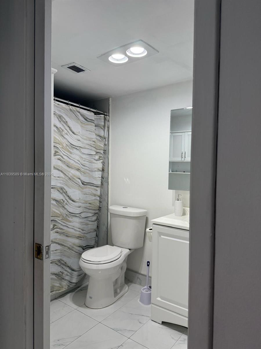 COUNTRY LANE CONDO - Residential