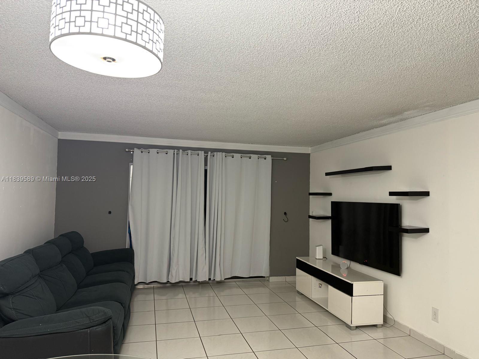 COUNTRY LANE CONDO - Residential